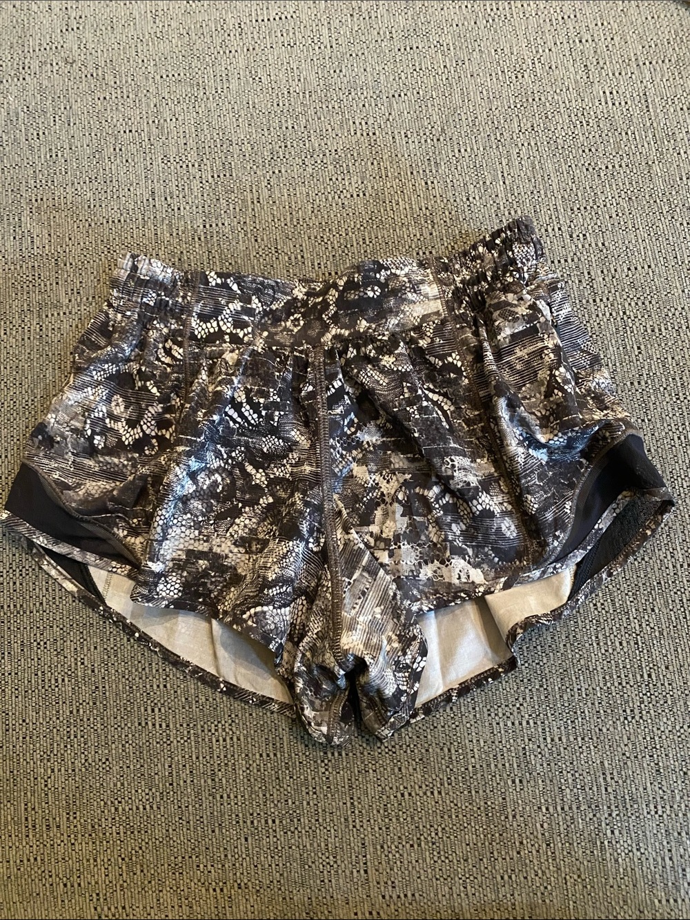 Lululemon Women's Snake-Print Hotty hot Shorts size 4